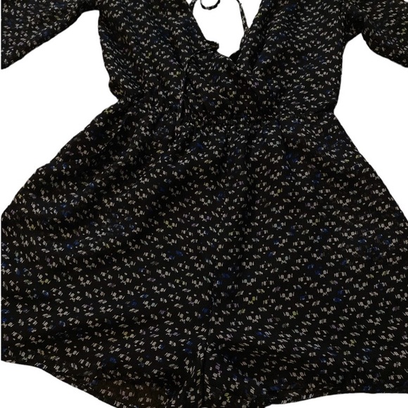 Revolve-BCBGeneration Surplice Romper in Black Combo Size M Tie Back Long Sleeve - Picture 12 of 12